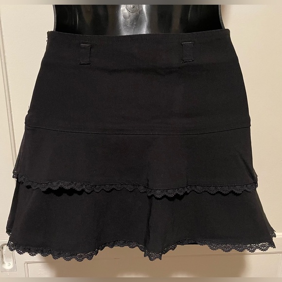 ZARA TRF Layered Lace Mini Skirt! 🖤 - Picture 3 of 6